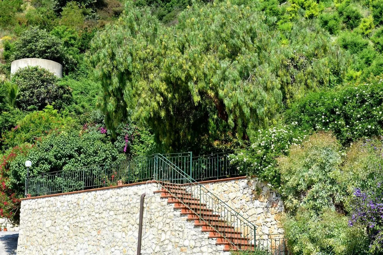 Agriturismo Un Mare Di Fiori 벤티밀리아 이탈리아