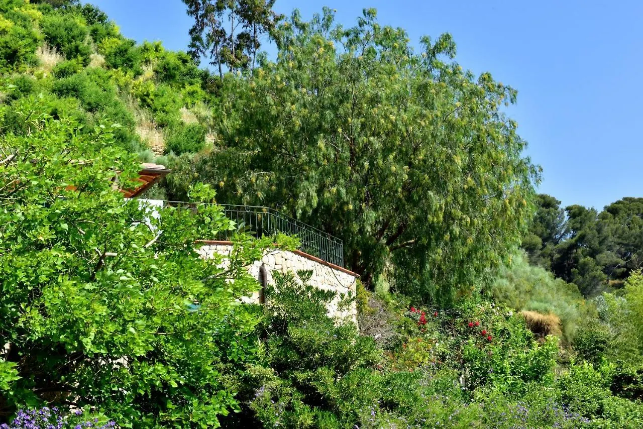 Agriturismo Un Mare Di Fiori 벤티밀리아 0*,  이탈리아