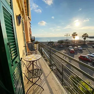  Apartment L'eternita' E' Il Mare Mischiato Col Sole Rimbaud